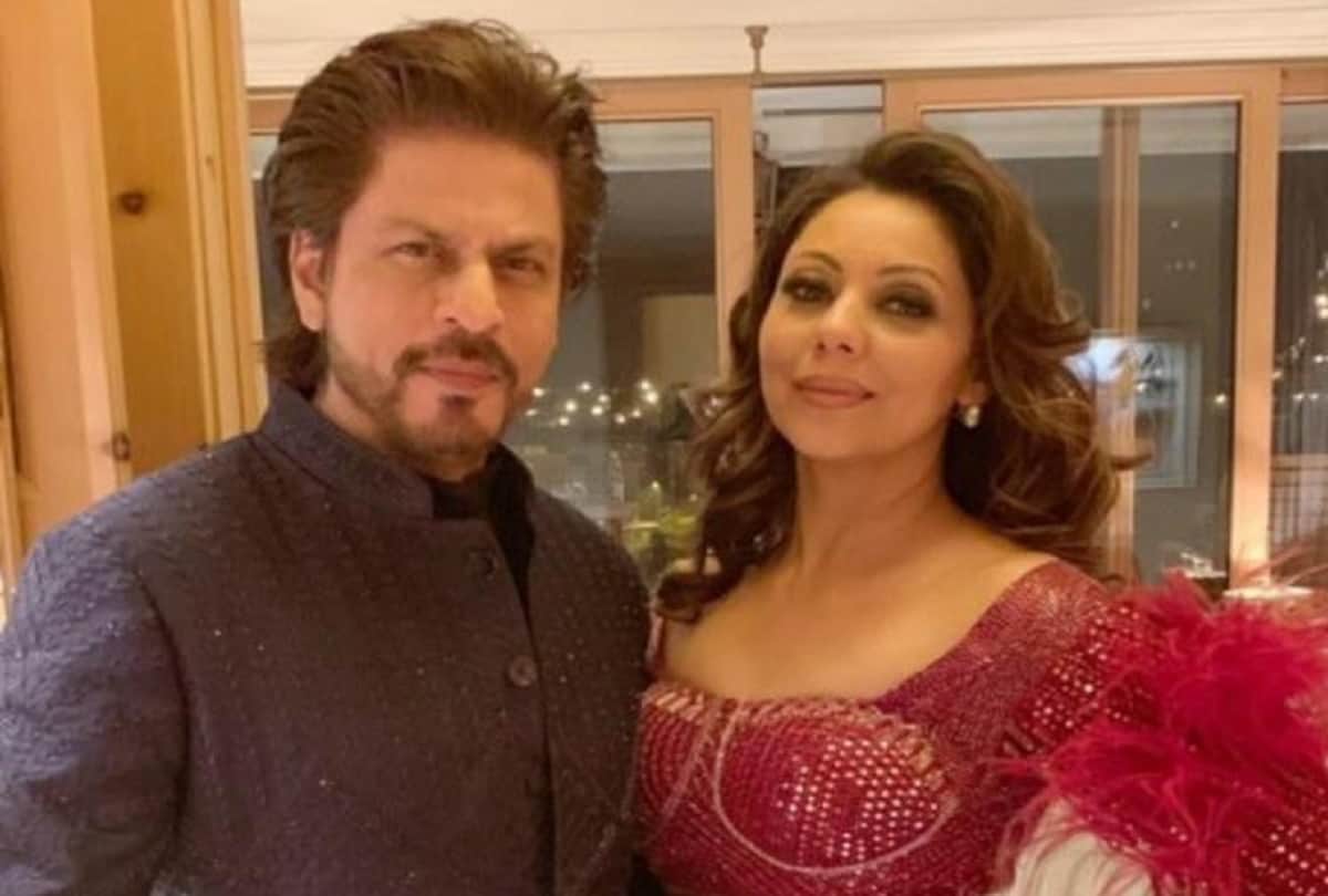 shahrukh and Gauri khan looks gorgeus in akash shloka pre wedding celebration