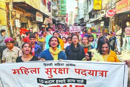 पदयात्रा में शामिल स्वाति मालीवाल