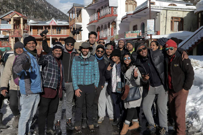 पीएम मोदी की बायोपिक फिल्म की शूटिंग के लिए हर्षिल पहुंची कलाकारों की टीम
