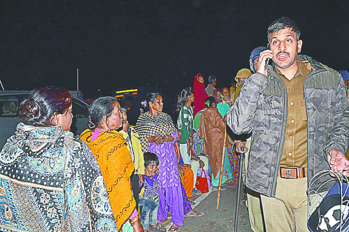 police administration  management save the Meerut city from fire of riots