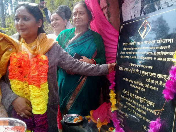 विधायक रितु ने किया टोलबार-मोहरागांव बल्ला मोटर मार्ग को शिलान्यास