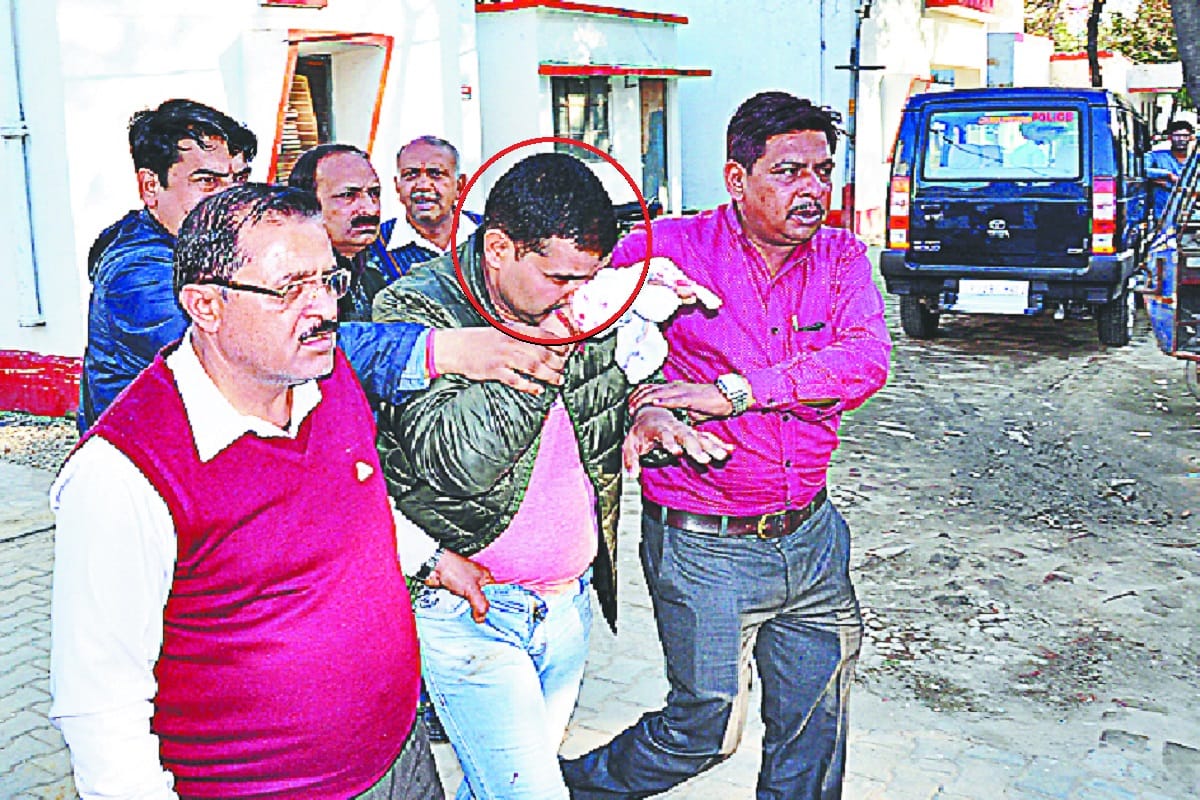The soldier has been caught by Anti Corruption Team taking bribes in Saharanpur