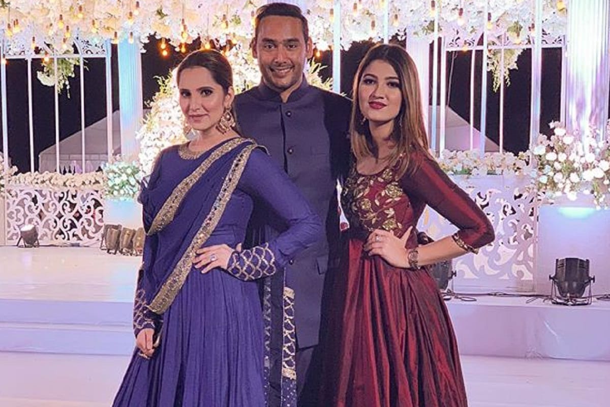 Sania mirza sister anam watch match with mohammad azharuddin son in IPL 2019