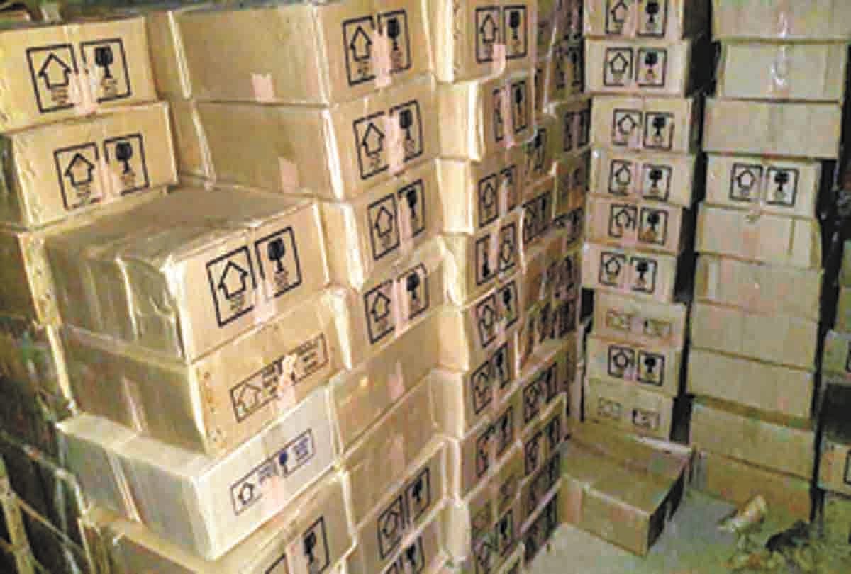 Pratapgarh: liquor of Haryana getting dumped before the election