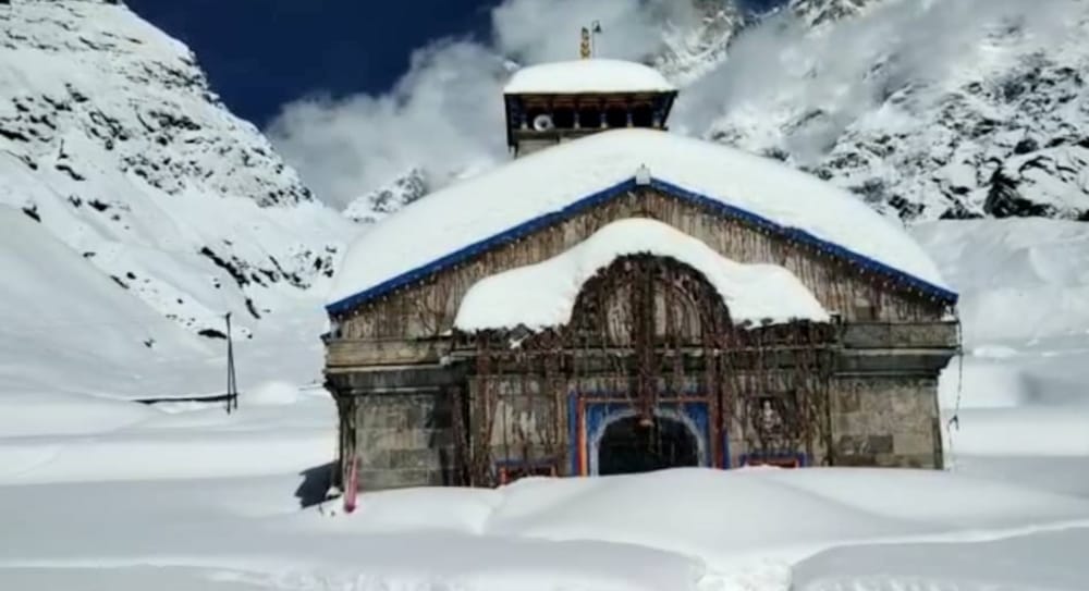 massive snow in kedarnath awesome picture of dham