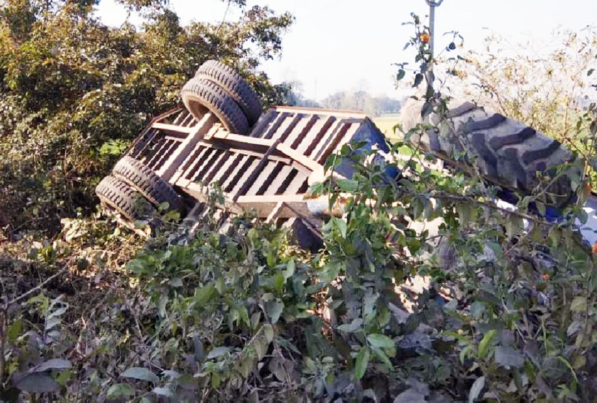 tractor trolley and car accident one died many injured
