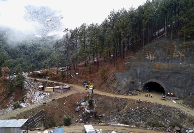 यमुनोत्री हाईवे पर चल रहा है उतराखंड की सबसे लंबी सड़क सुरंग का निर्माण