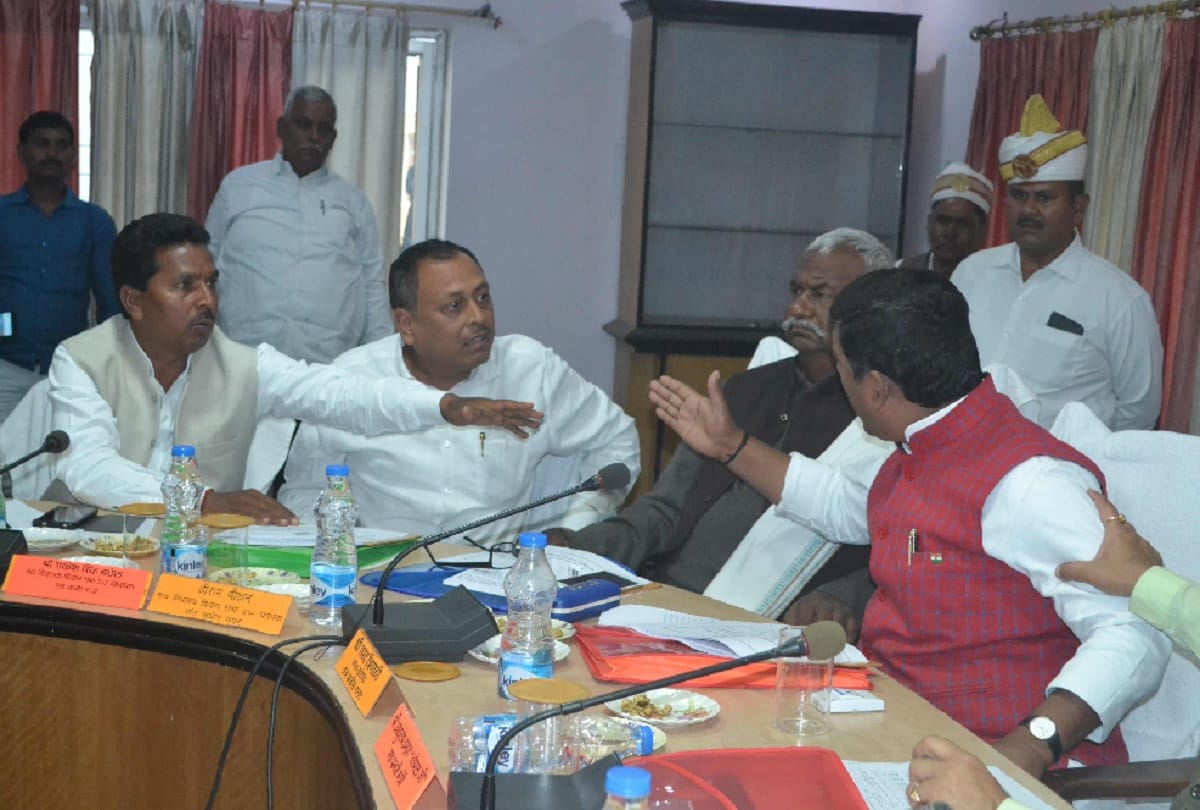 WHY BJP MP beaten by MLA throwing soe know the reason