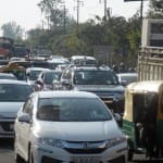 जाम में फंसी गाड़ियां