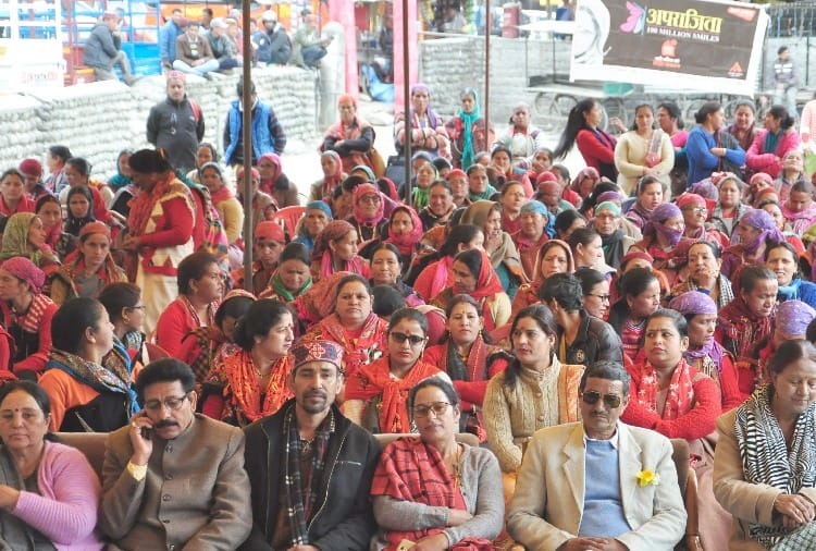 युवा पीढ़ी को नशे से बचाने में अपनी भूमिका निभाएं महिलाएं
