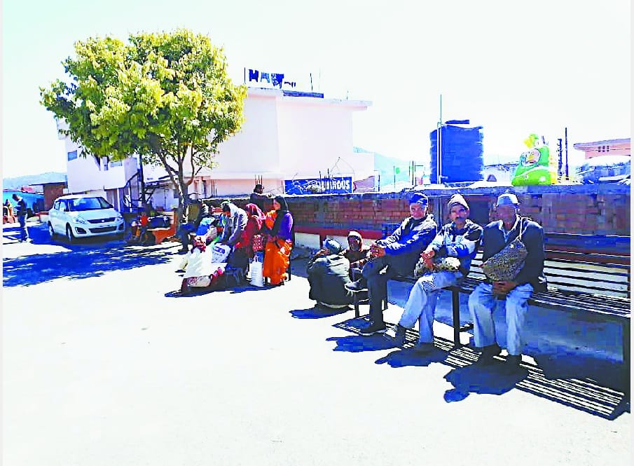 Conductor deny to passengers to sit in buus