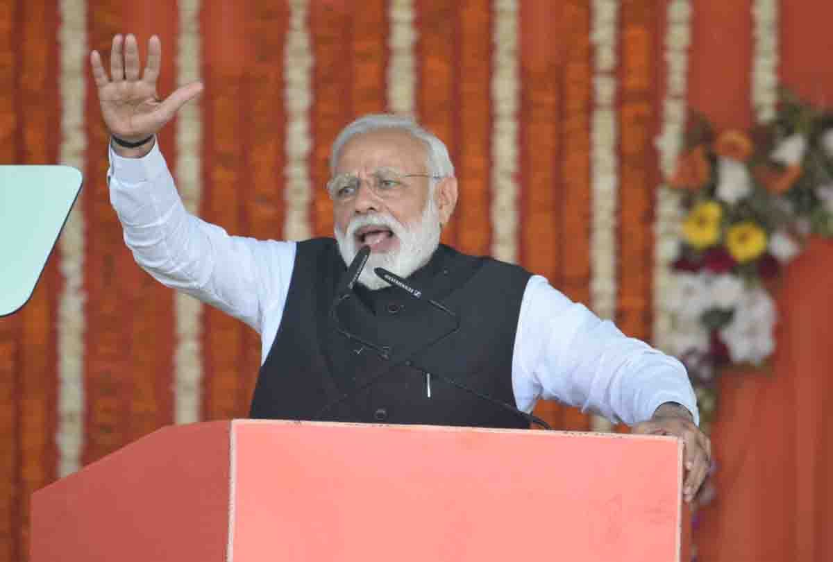 pm narendra modi talk about pakistan in kanpur rally