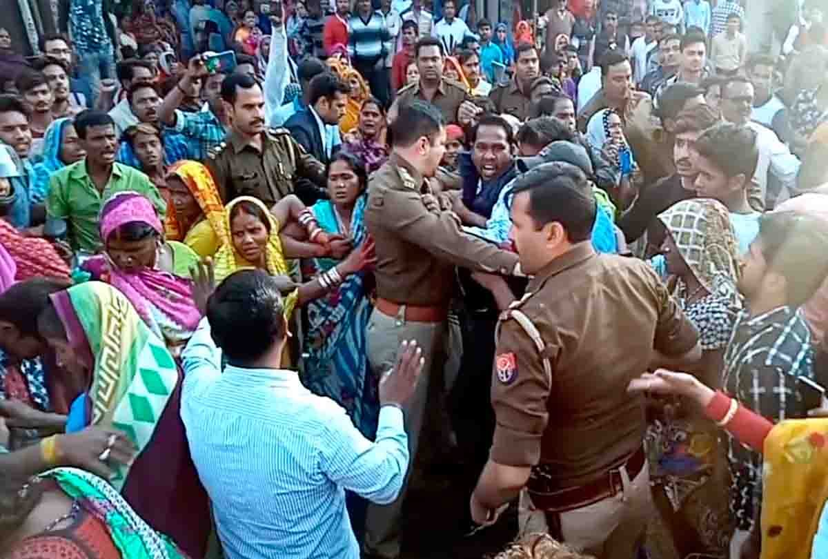 Prayagraj: Bawal, Chakkajam, stone pelting on youth's death