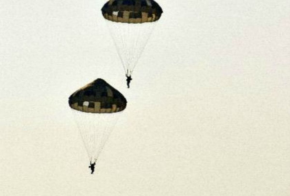 paratrooper dies due to parachute does not open in agra