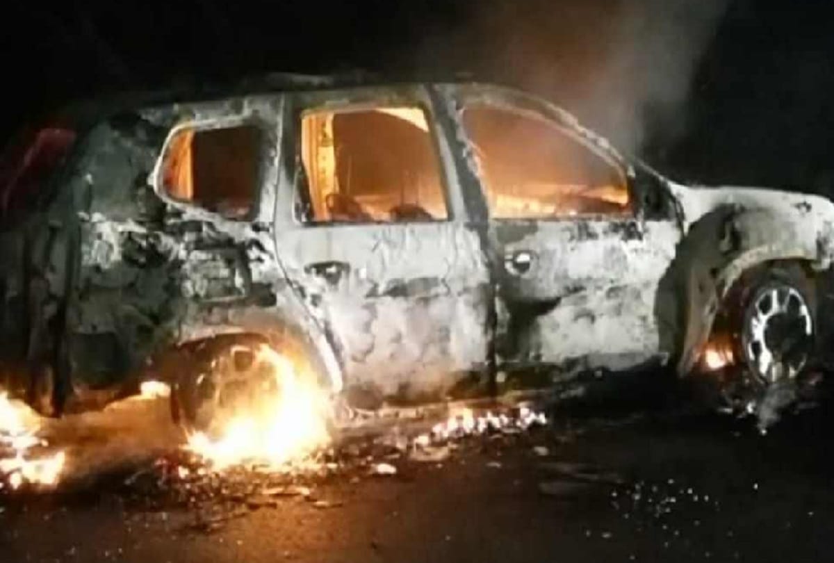 Fire in car from short circuit in Bareilly-Haridwar National Highway
