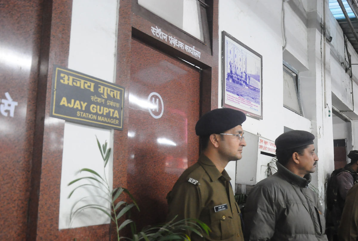 cbi arrested jammu railway station manger taking bribe in name of allotment of parking stand
