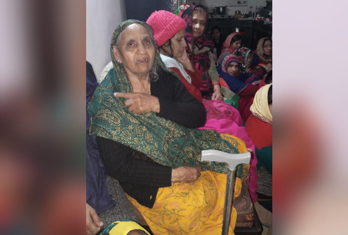 father and son killed their dead body kept daughter went to board exam then came perform last rites