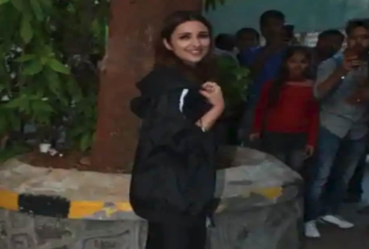 malaika khushi kapoor or parineeti chopra in new look in mumbai