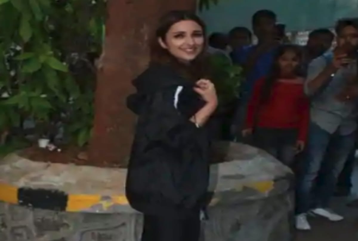 malaika khushi kapoor or parineeti chopra in new look in mumbai