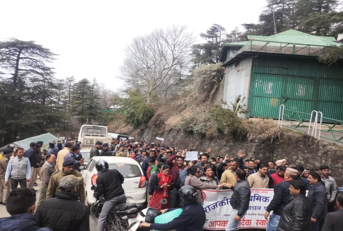 pat protest against himachal govt in secretariat campus shimla