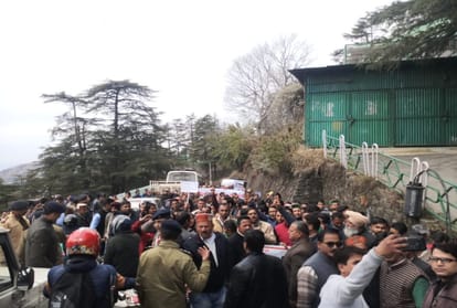 pat protest against himachal govt in secretariat campus shimla