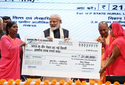 Narendra modi in kashi vishwanath dham at varanasi