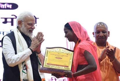 Narendra modi in kashi vishwanath dham at varanasi