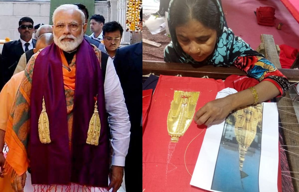 Muslim women gift stole to narendra modi