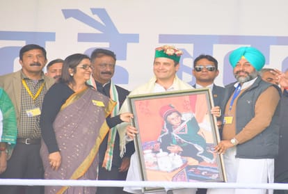 In the absence of virbhadra Anand sharma Camp shown strength in kangra rally