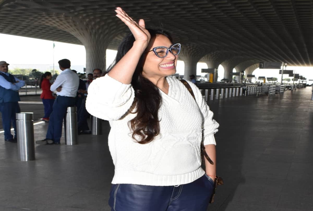 rani mukherjee spotted in new look at airport