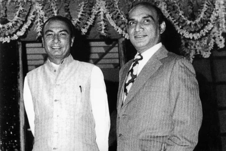 b.r. chopra builds cottage for Sahir Ludhianvi