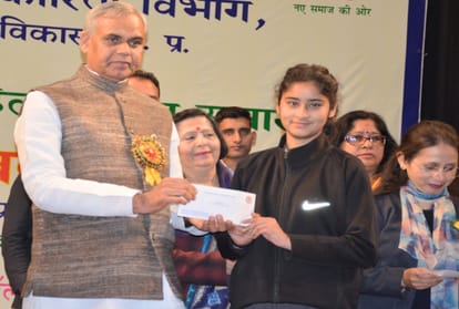 award given to women on international women day function in shimla