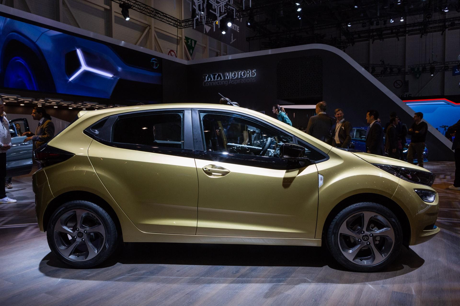 Tata Altroz launch in January 2020 know price and Specification