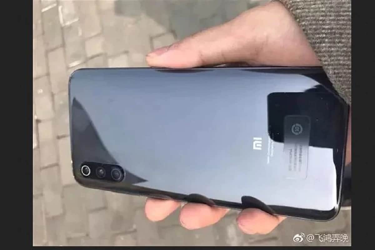 Xiaomi sold MI 9 without led flash light in China, see photos