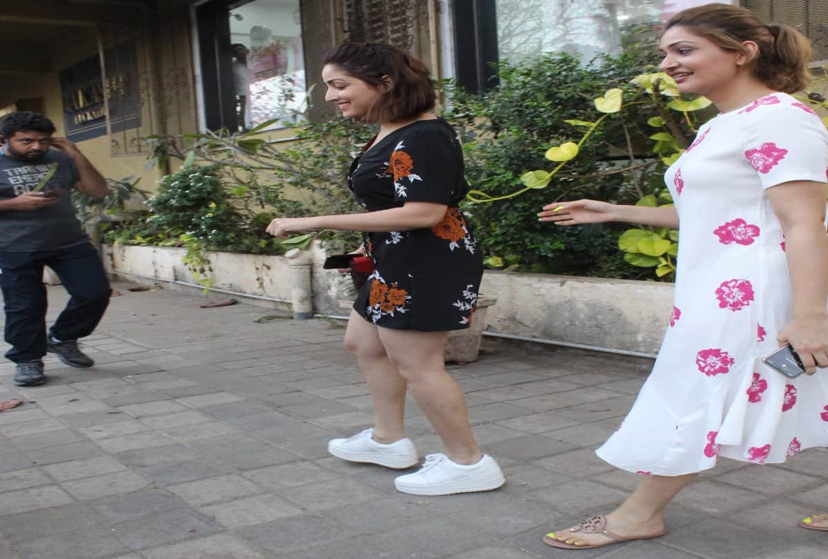 actress yami gautam spotted in mumbai