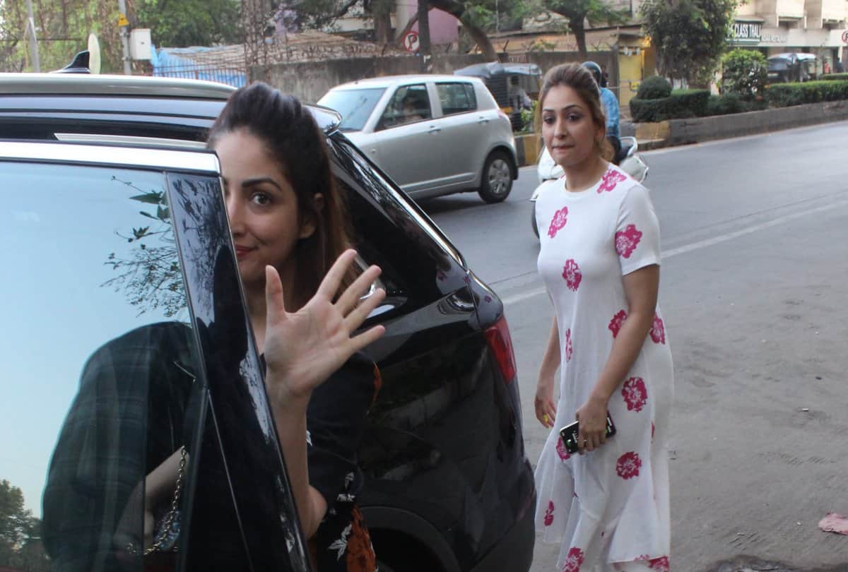 actress yami gautam spotted in mumbai