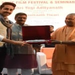 फिल्म फेस्टिवल में मौजूद योगी आदित्यनाथ और आयुष्मान खुराना
