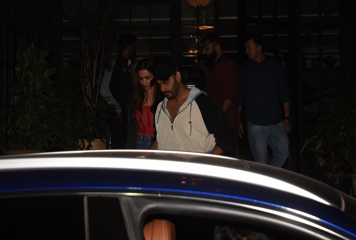 Arjun Kapoor Trolled for commenting on Malaika Arora instagram pic