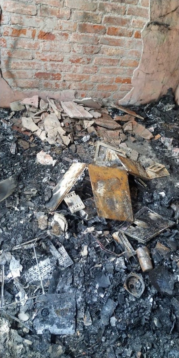 मोबाइल की दुकान में लगी आग, लाखों का सामान जला