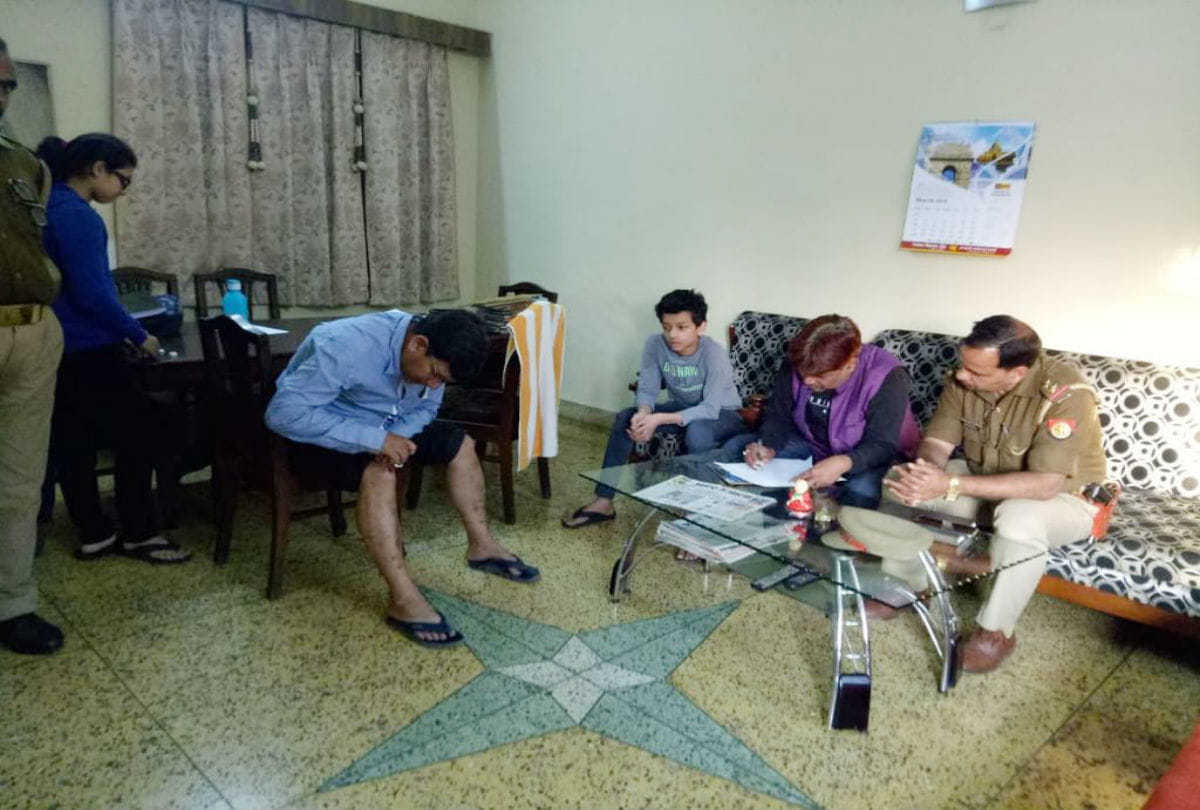 robbery in the retired police officer house of  in Agra