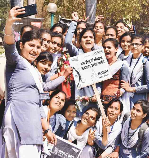 मतदान की अलख जगाने बढ़े कदम तो बना कारवां