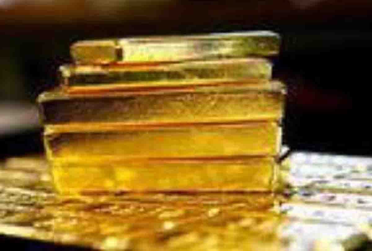 man with gold arrested in kanpur airport