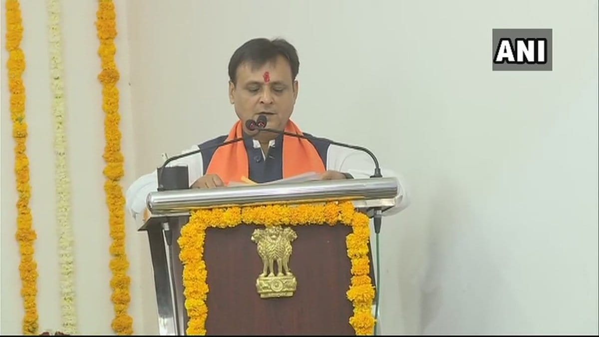 Lok Sabha Elections 2019: Congress MLA Jawahar Chavda takes oath as minister, another to join BJP