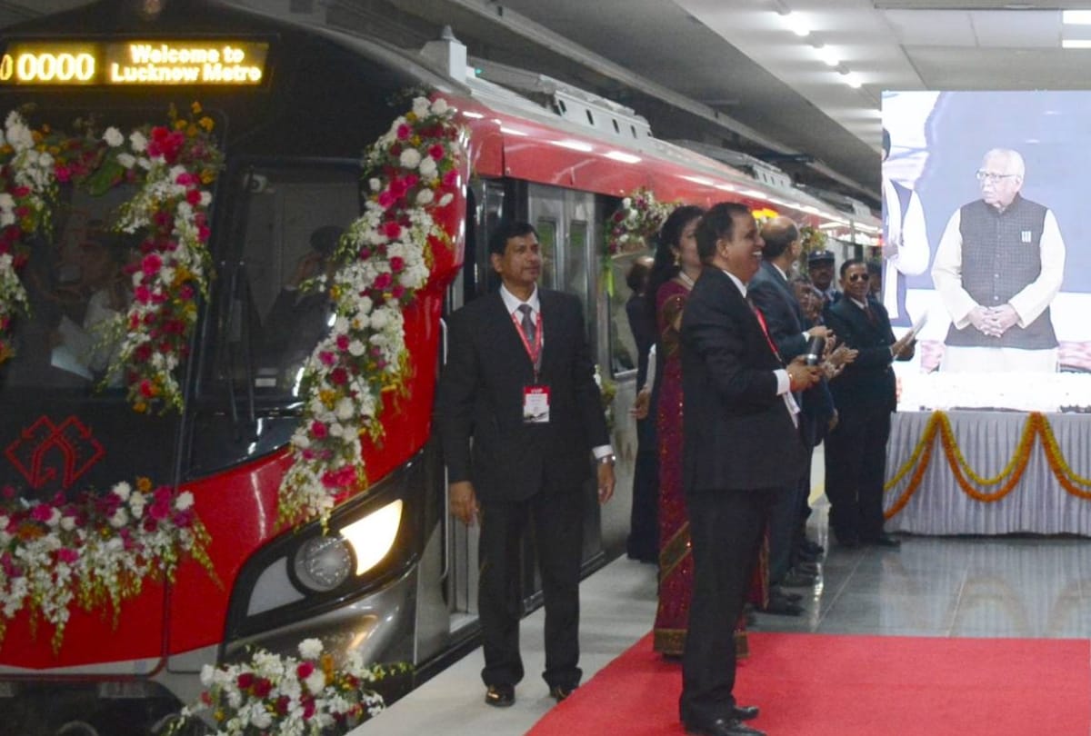 lucknow metro just take 42 minutes from munshipulia to amausi airport