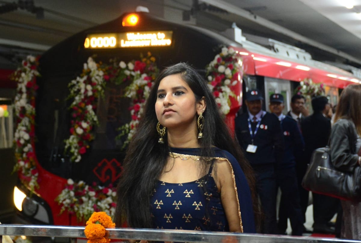 lucknow metro just take 42 minutes from munshipulia to amausi airport