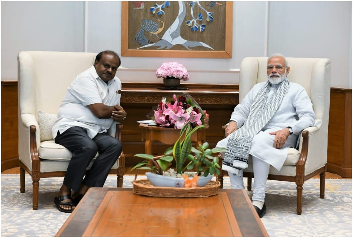 Lok Sabha Elections 2019: Kumaraswamy meets Narendra Modi, appeal to release pending funds