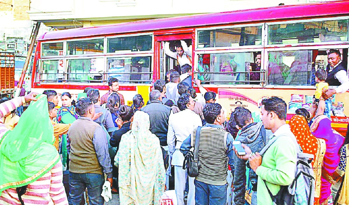 dusre din bhi raha bus ka tota