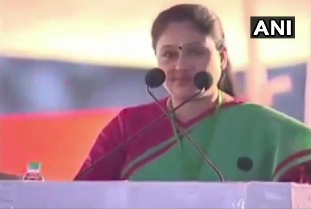 Telangana: Congress leader Vijaya Shanti comments on pm narendra modi in Shamshabad