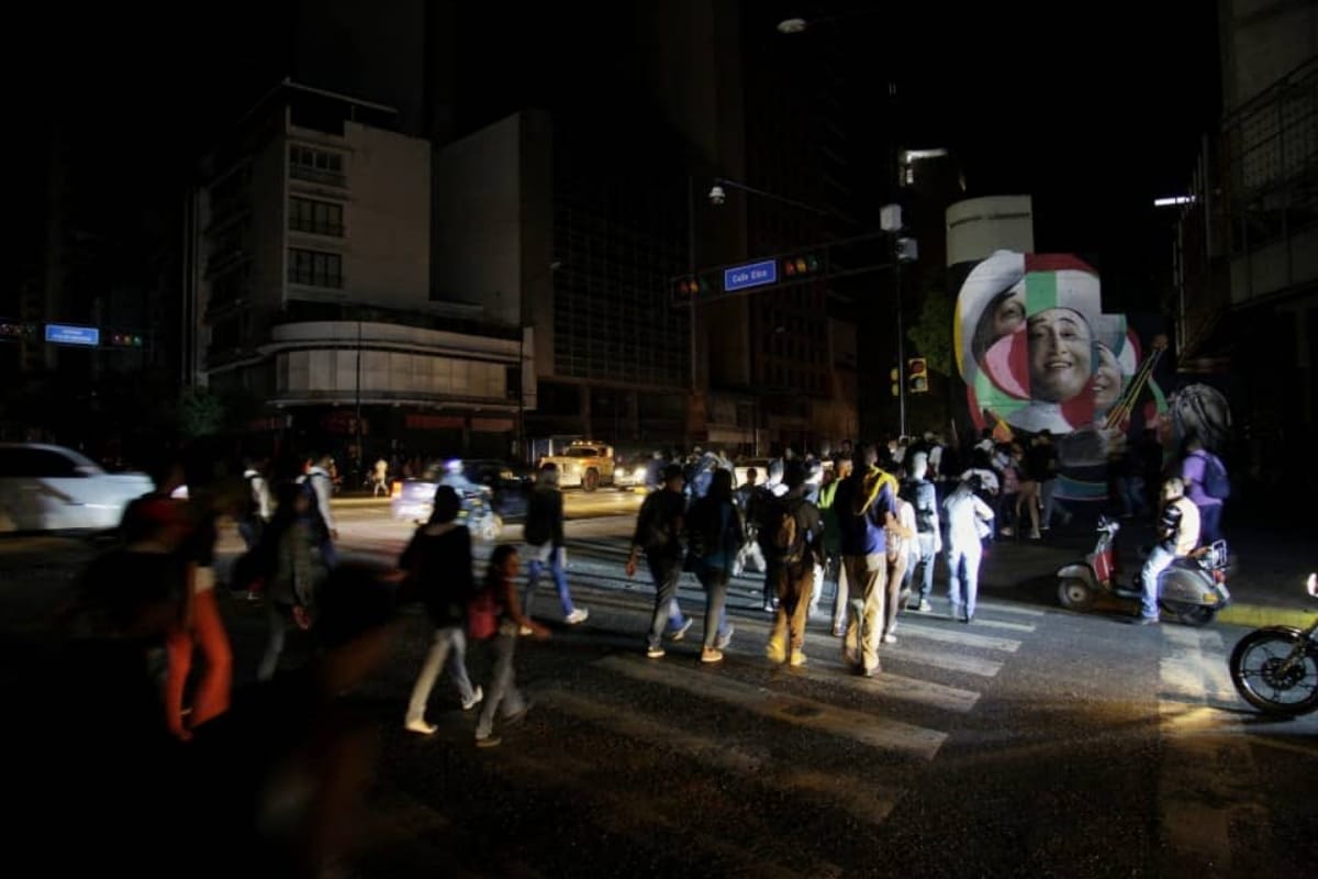 Venezuela electricity crisis 2019 Venezuela cut down on work hours due to less electricity