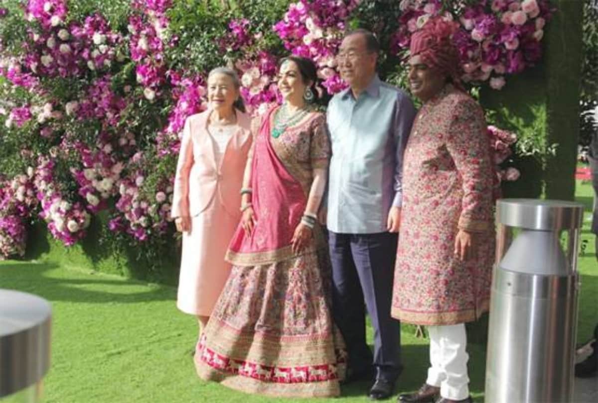 UN secretary general Ban ki moon and his wife did not follow dress code at akash shloka wedding